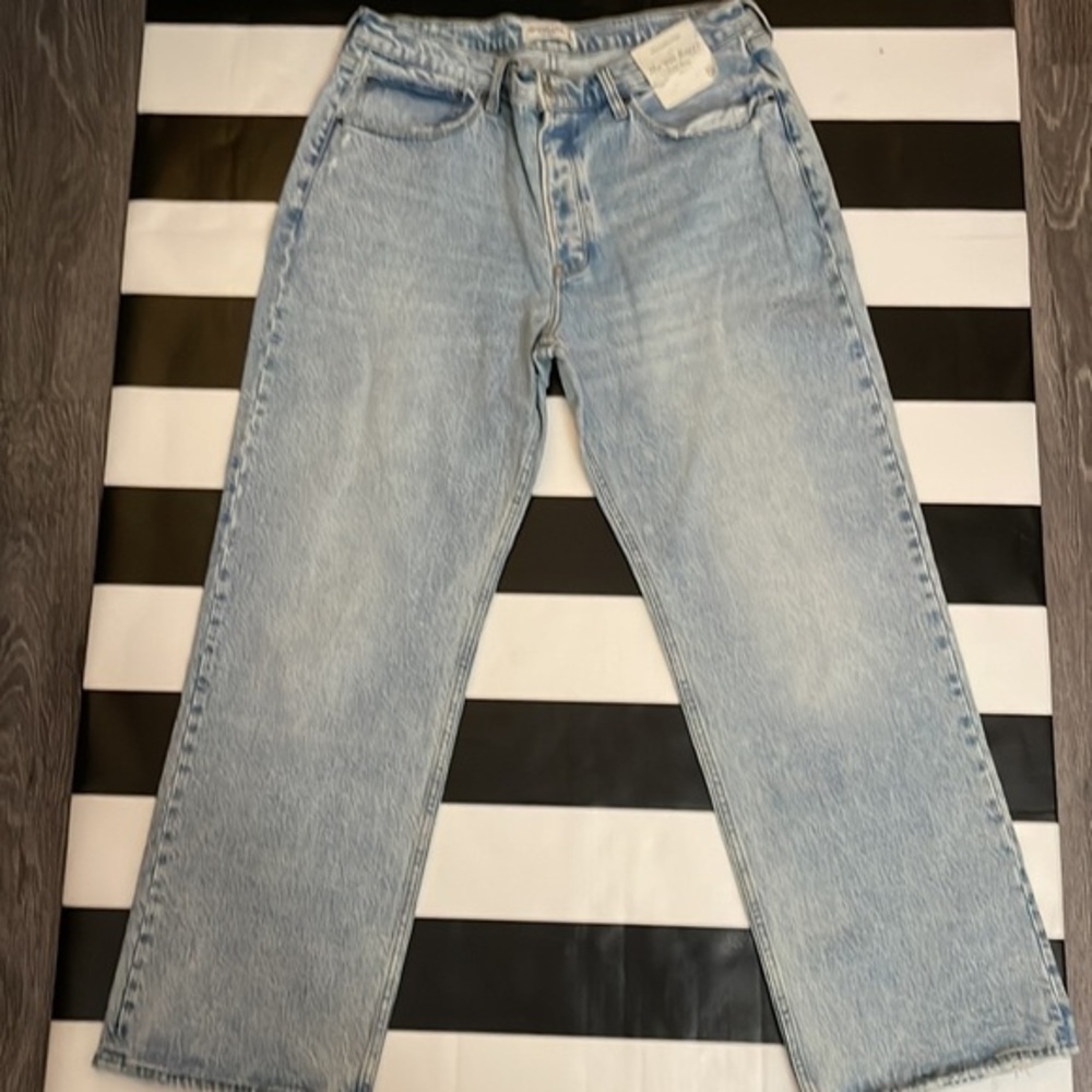 ABERCROMBIE  AND FITCH 90s LOWRISE BAGGY